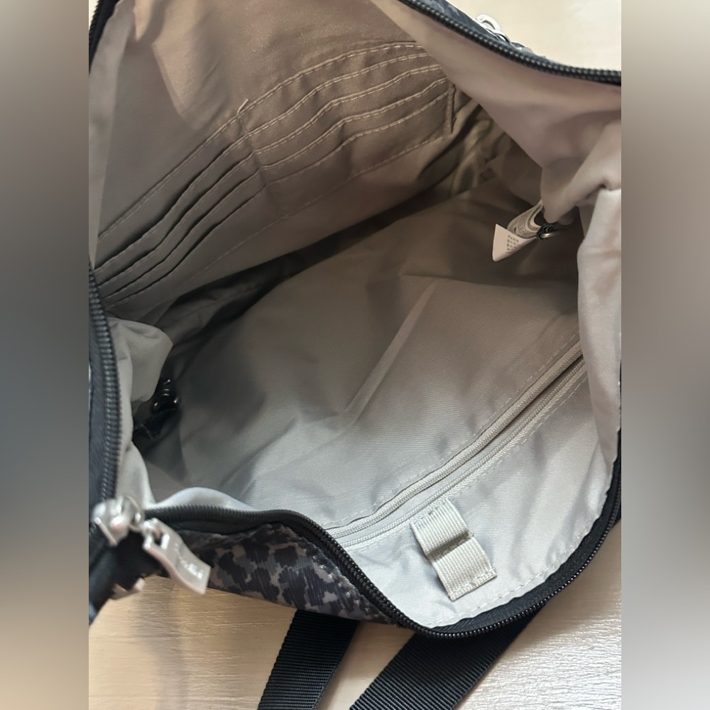 Baggallini Everywhere Bagg Crossbody Bag Grey Cheetah Leopard Print Travel Purse - Picture 8 of 14
